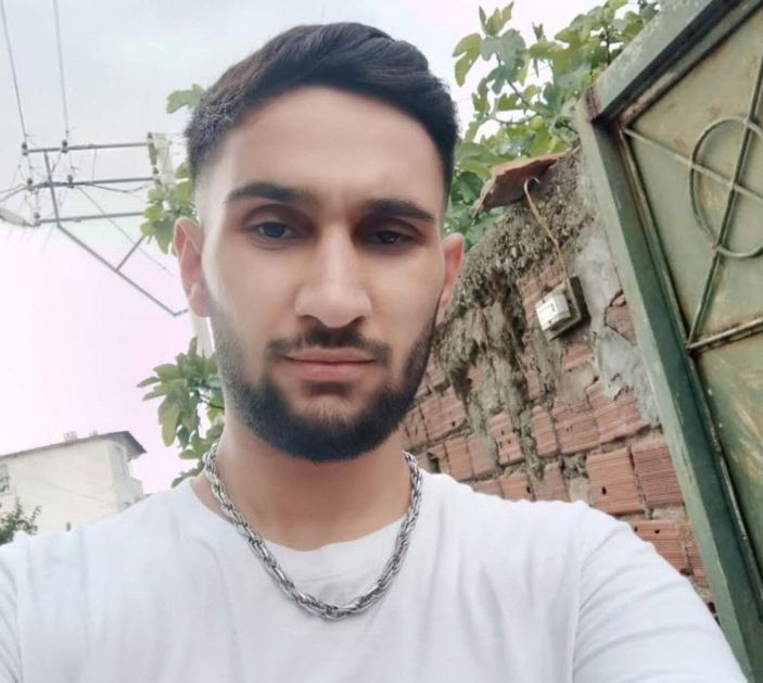 İzmir'de otomobil içinde ceset bulundu