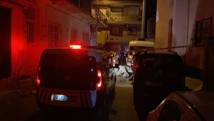 İzmir'de otomobil içinde ceset bulundu