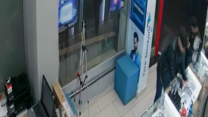 Bahçelievler'de cep telefonu hırsızlığı kamerada -1