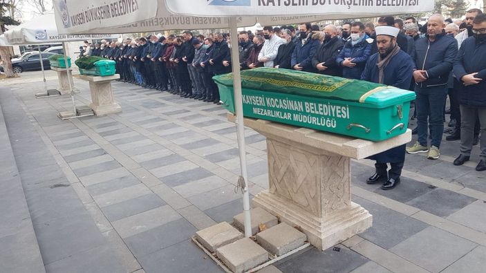 'Miras' tartışmasında öldürülen dayı ve 2 yeğeni toprağa verildi -4
