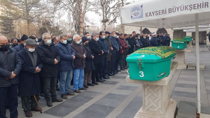 'Miras' tartışmasında öldürülen dayı ve 2 yeğeni toprağa verildi -1