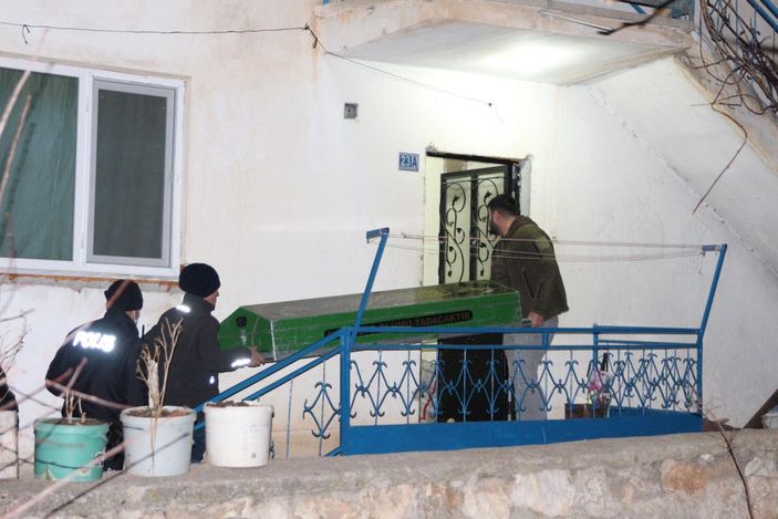 Alkollü eve gelen kocasını çıkan tartışmada bıçakla öldürdü -8