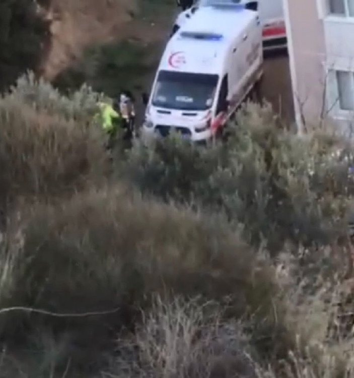 Alkollü sürücü kamyonetiyle 50 metreden site bahçesine uçtu -3
