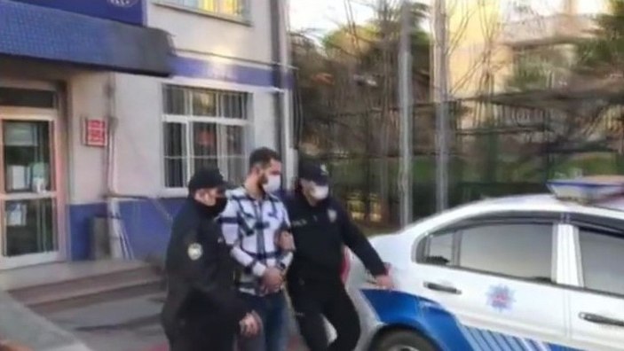 Bakırköy'de otomobilin 4 bin liralık amblemlerini çalan şoför kamerada -5