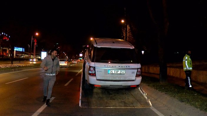 Fatih'te 'dur' ihtarına uymayan alkollü sürücü, polislerin üzerine sürdü: 4 gözaltı