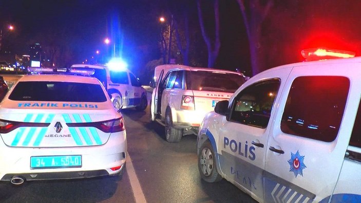 Fatih'te 'dur' ihtarına uymayan alkollü sürücü, polislerin üzerine sürdü: 4 gözaltı