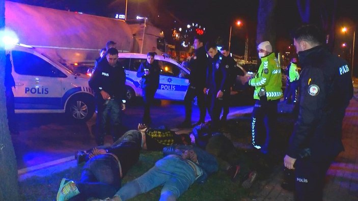 Fatih'te 'dur' ihtarına uymayan alkollü sürücü, polislerin üzerine sürdü: 4 gözaltı