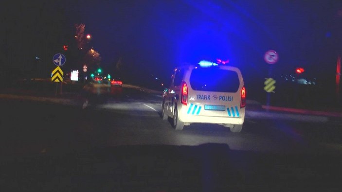 Fatih'te 'dur' ihtarına uymayan alkollü sürücü, polislerin üzerine sürdü: 4 gözaltı