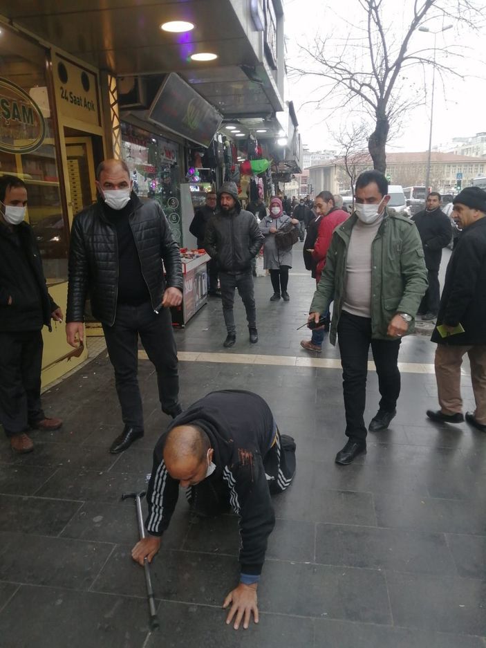 Engelli gibi davranan dilenci, zabıtayı görünce ayağa kalktı -3