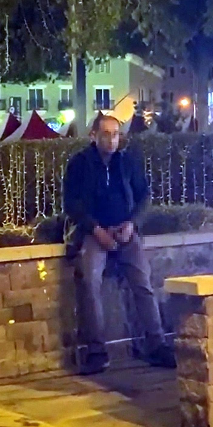 Kız öğrencileri izleyerek mastürbasyon yaptı -4