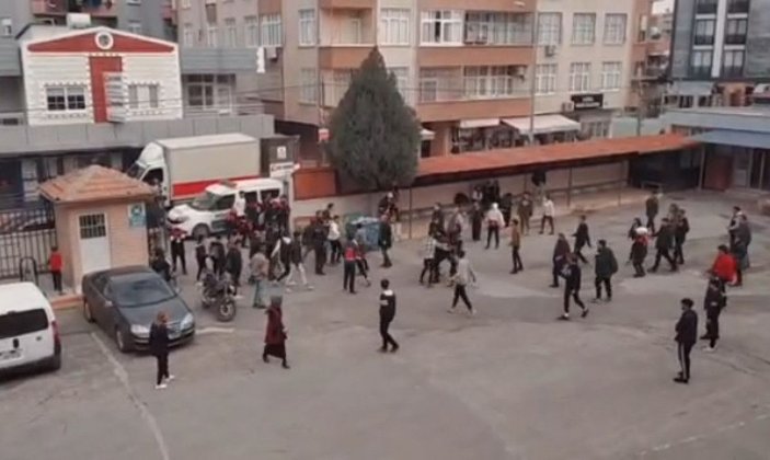 Öğrenci ve velilerin kavgası kamerada -2