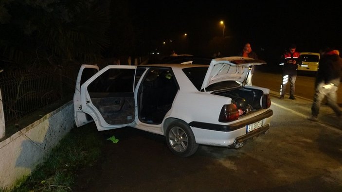 Polisten kaçarken kaza yapan otomobildeki 4 kişi yaralandı -4