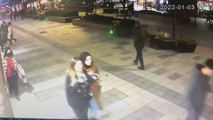 Arnavutköy'de adım adım takip edip telefonu böyle çaldı -3