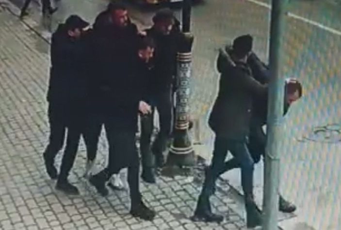 Taksi ile polisten kaçan 2 şüphelinin yakalanma anı kamerada -3