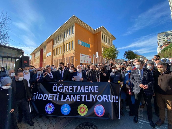 Ümiraniye'de okul müdiresine yapılan saldırı protesto edildi -3