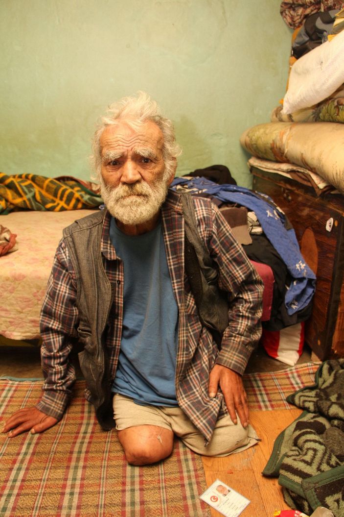 d Yangında ölen engellinin cenazesine kendisini sırtında taşıyan ambulans şoförü de katıldı -2