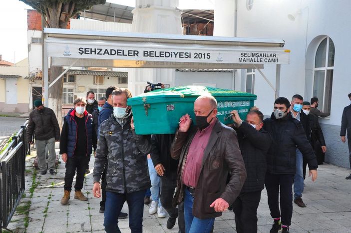 d Yangında ölen engellinin cenazesine kendisini sırtında taşıyan ambulans şoförü de katıldı -10