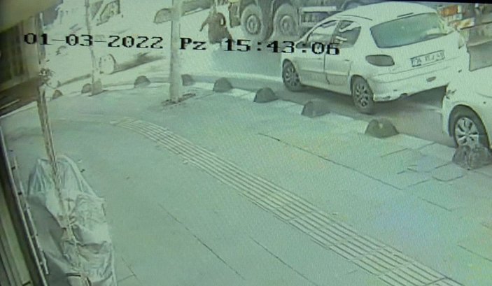 Bahçelievler'de beton mikserinin kadını ezdiği feci kaza kamerada -2