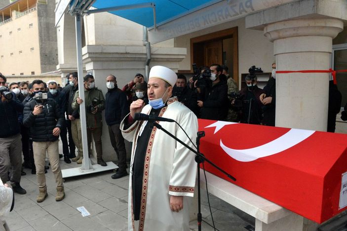 d Şehit teğmenin cenaze namazını ağabeyi kıldırdı -5