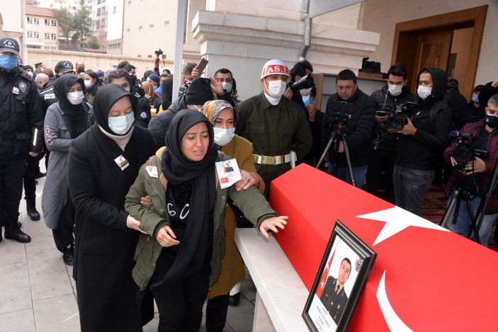 d Şehit teğmenin cenaze namazını ağabeyi kıldırdı -7