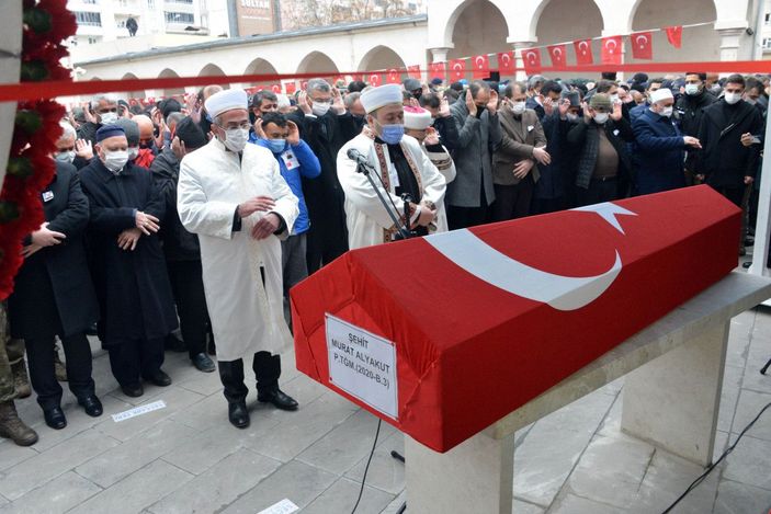 d Şehit teğmenin cenaze namazını ağabeyi kıldırdı -2