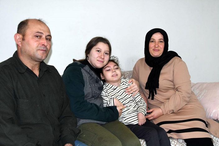 Annesi ölen, babasının bakamadığı engelli Suna'yı 4'üncü çocukları olarak sahiplendiler -3