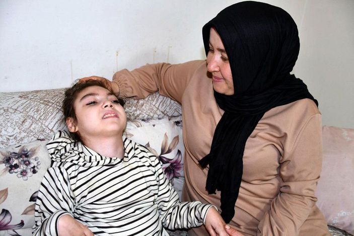 Annesi ölen, babasının bakamadığı engelli Suna'yı 4'üncü çocukları olarak sahiplendiler -5