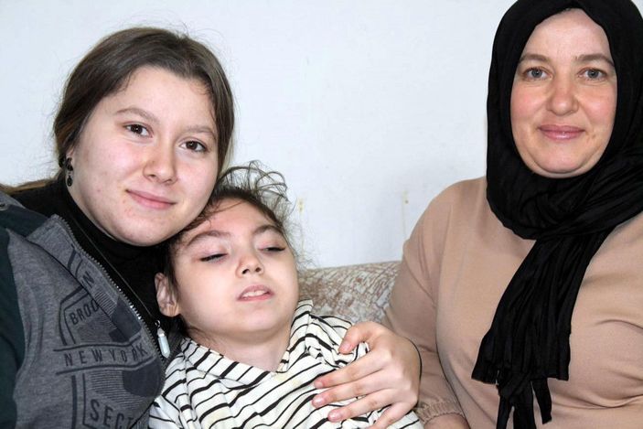 Annesi ölen, babasının bakamadığı engelli Suna'yı 4'üncü çocukları olarak sahiplendiler -4