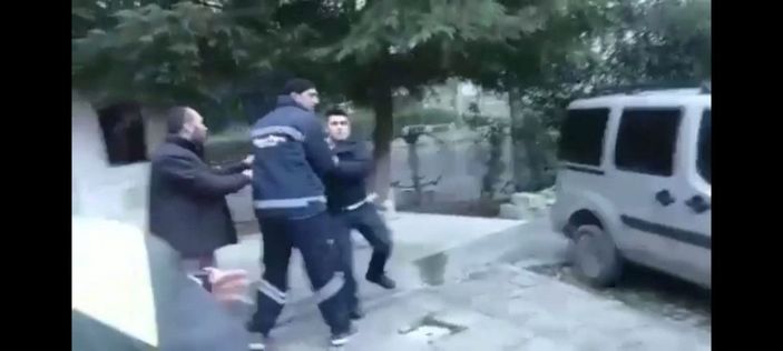 Başakşehir'de güvenlik görevlisi kuryelere saldırdı -2
