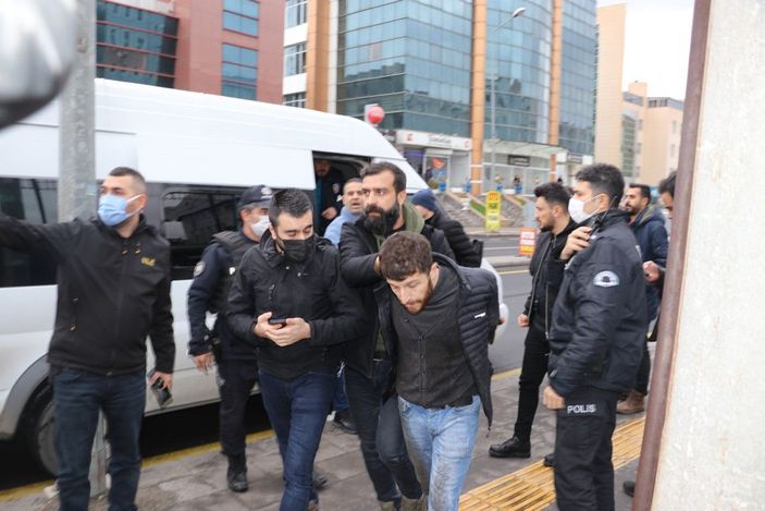 Diyarbakır'da adliye önünde silahlı kavga: 6 yaralı -8