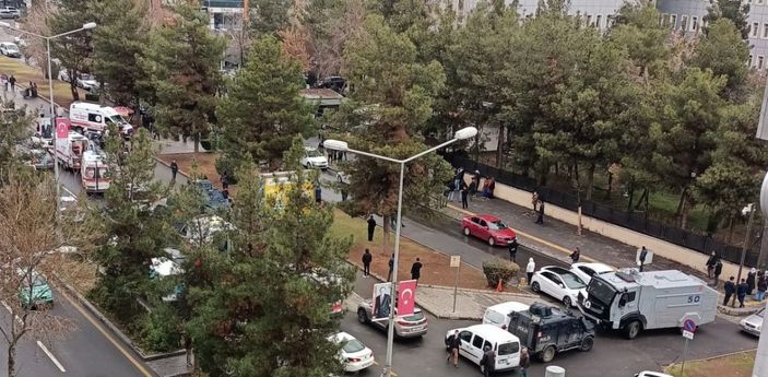 Diyarbakır'da adliye önünde silahlı kavga: 6 yaralı -6