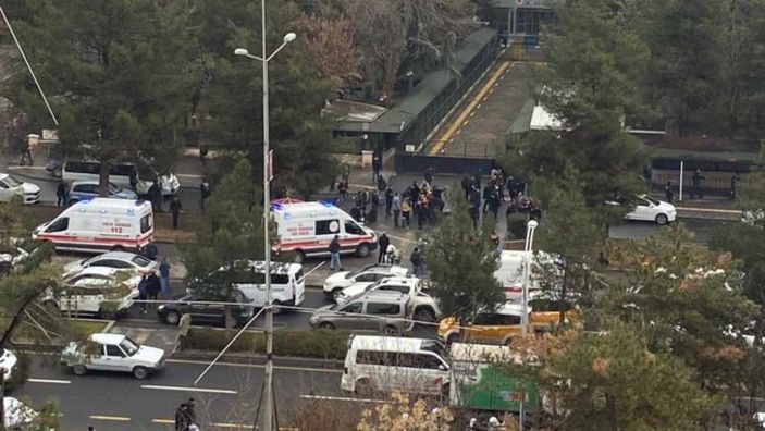 Diyarbakır'da adliye önünde silahlı kavga: 6 yaralı -5