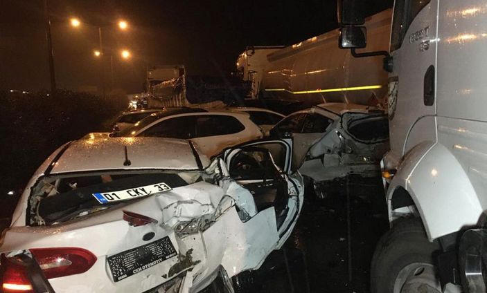 Gaziantep'te 11 aracın karıştığı zincirleme kazada 8 kişi yaralandı -1