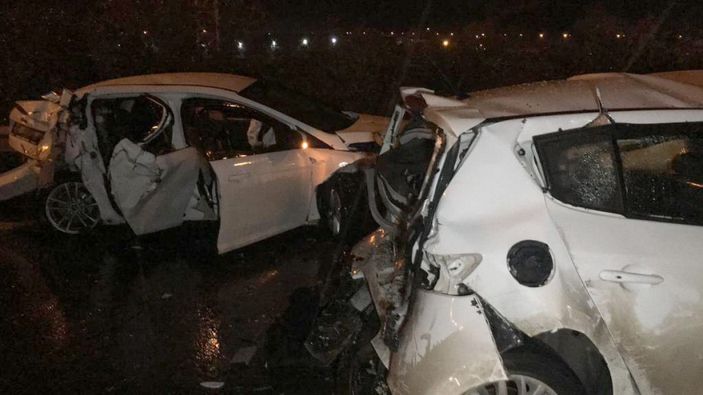 Gaziantep'te 11 aracın karıştığı zincirleme kazada 8 kişi yaralandı -4