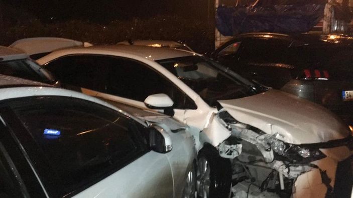 Gaziantep'te 11 aracın karıştığı zincirleme kazada 8 kişi yaralandı -3