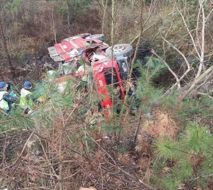 Göreve giden itfaiye aracı devrildi: 4 personel öldü -1