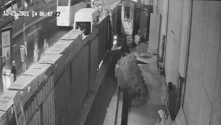 Hiç kimseye aldırmadılar; 200 bin liralık musluk çaldılar -2