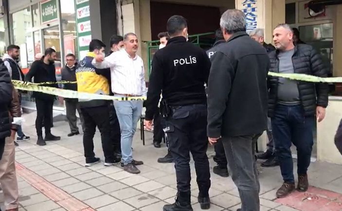 Husumetlisini bacaklarından bıçakladı -1