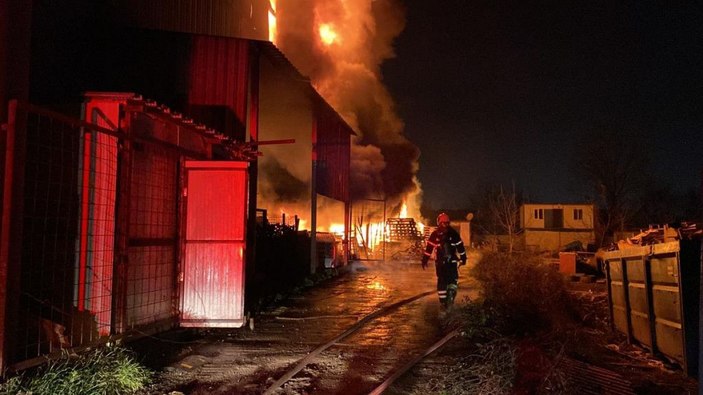 Kocaeli’de geri dönüşüm fabrikasında yangın