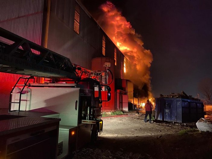 Kocaeli’de geri dönüşüm fabrikasında yangın