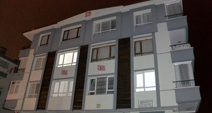 Ankara'da polisten kaçan hırsız, havalandırma boşluğuna sıkıştı