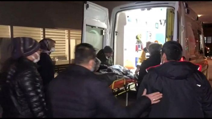 d Sokak köpeklerinin saldırısına uğrayan çocuk yaralandı -5