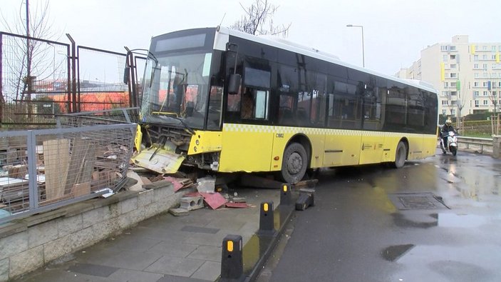 Ümraniye'de İETT otobüsü kazası kamerada -5