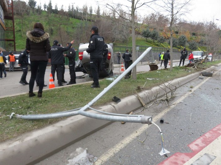 Ümraniye'de kaza anı : Polis memuruna meslektaş desteği -9