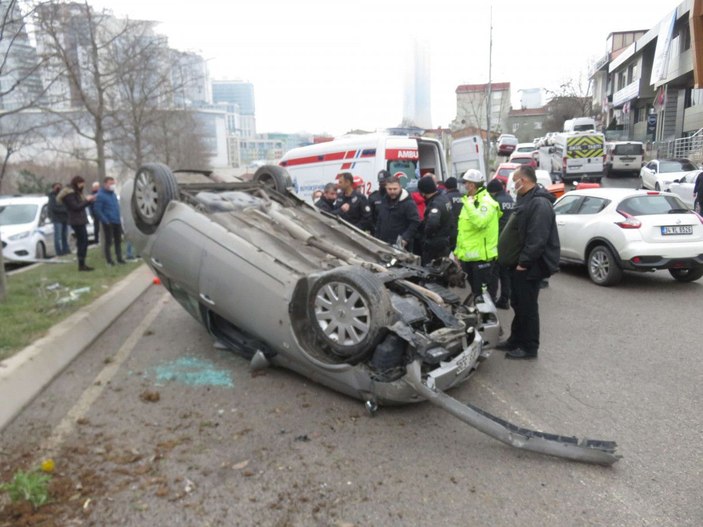 Ümraniye'de kaza anı : Polis memuruna meslektaş desteği -6