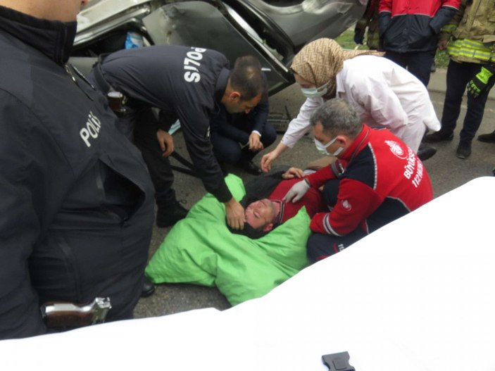 Ümraniye'de kaza anı : Polis memuruna meslektaş desteği -1