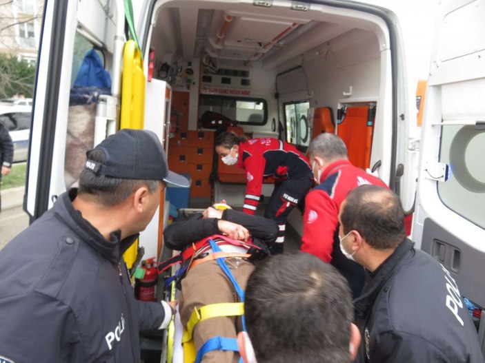 Ümraniye'de kaza anı : Polis memuruna meslektaş desteği -5