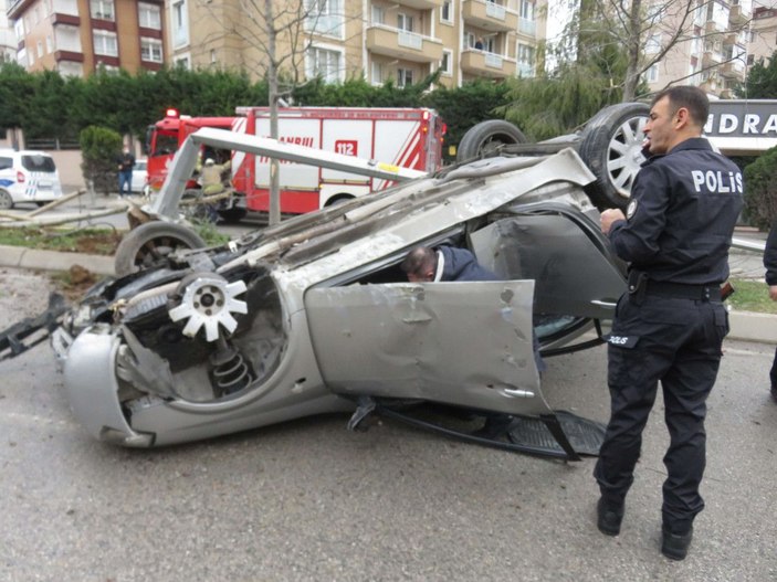 Ümraniye'de kaza anı : Polis memuruna meslektaş desteği -8