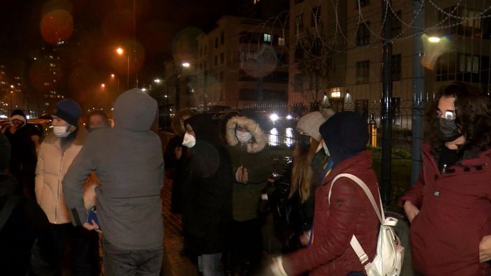 Başakşehir'de köpeği ezen sürücü evinin önünde protesto edildi -1