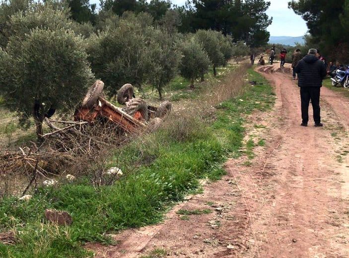 Manisa'da devrilen traktörün sürücüsü öldü -1